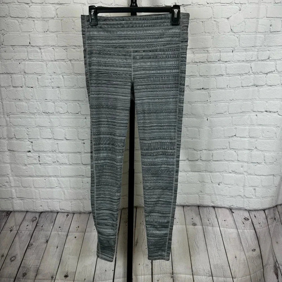 Athleta High Rise Jacquard Chaturanga 7/8 Leggings Size Medium - Picture 1 of 5